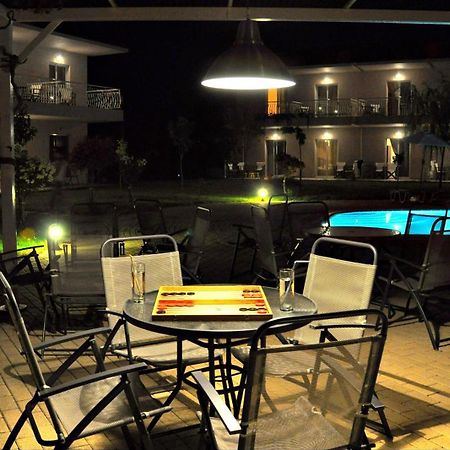 Dafnes Rooms Fourka Exterior photo