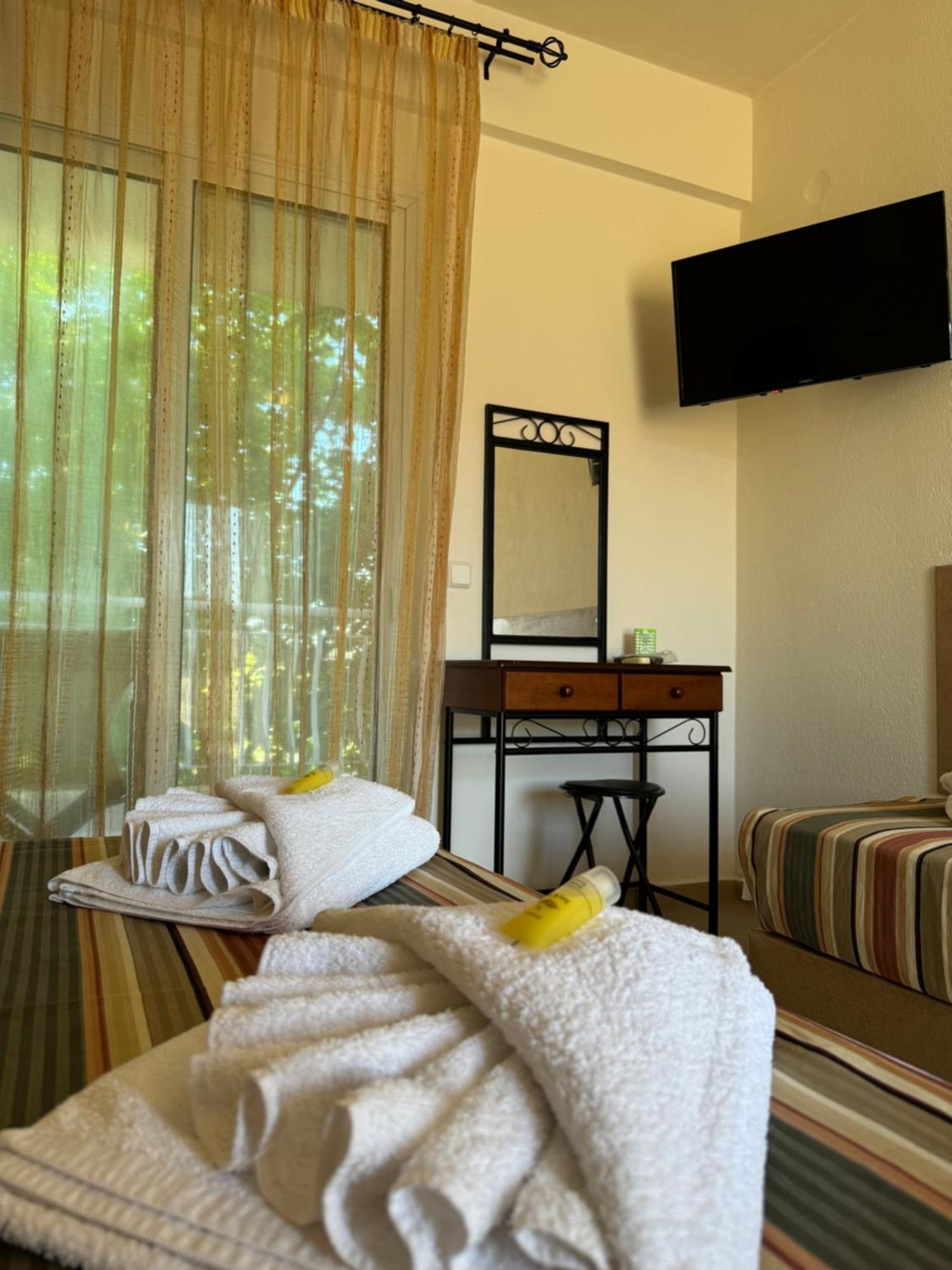 Dafnes Rooms Fourka Exterior photo