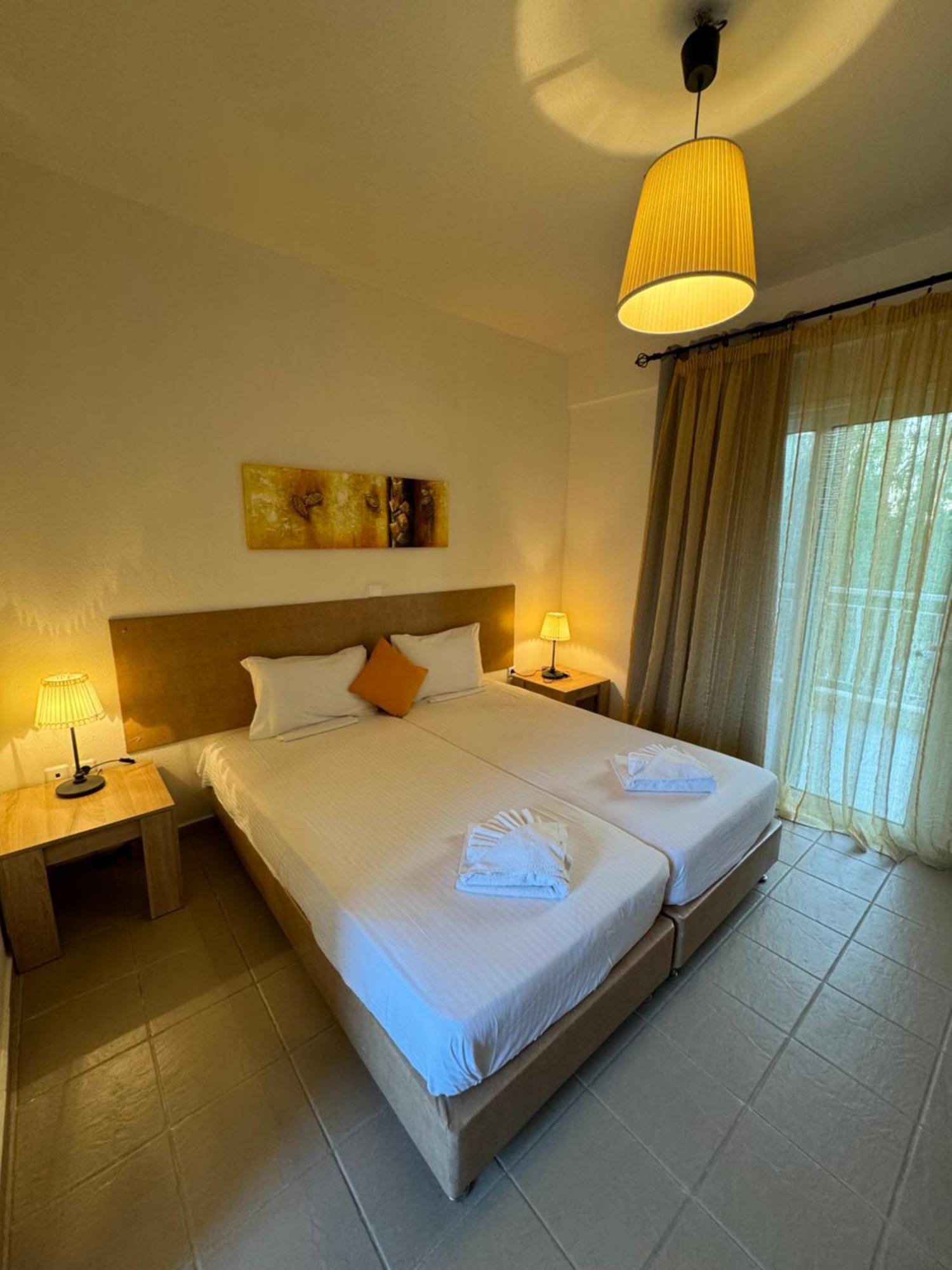 Dafnes Rooms Fourka Exterior photo