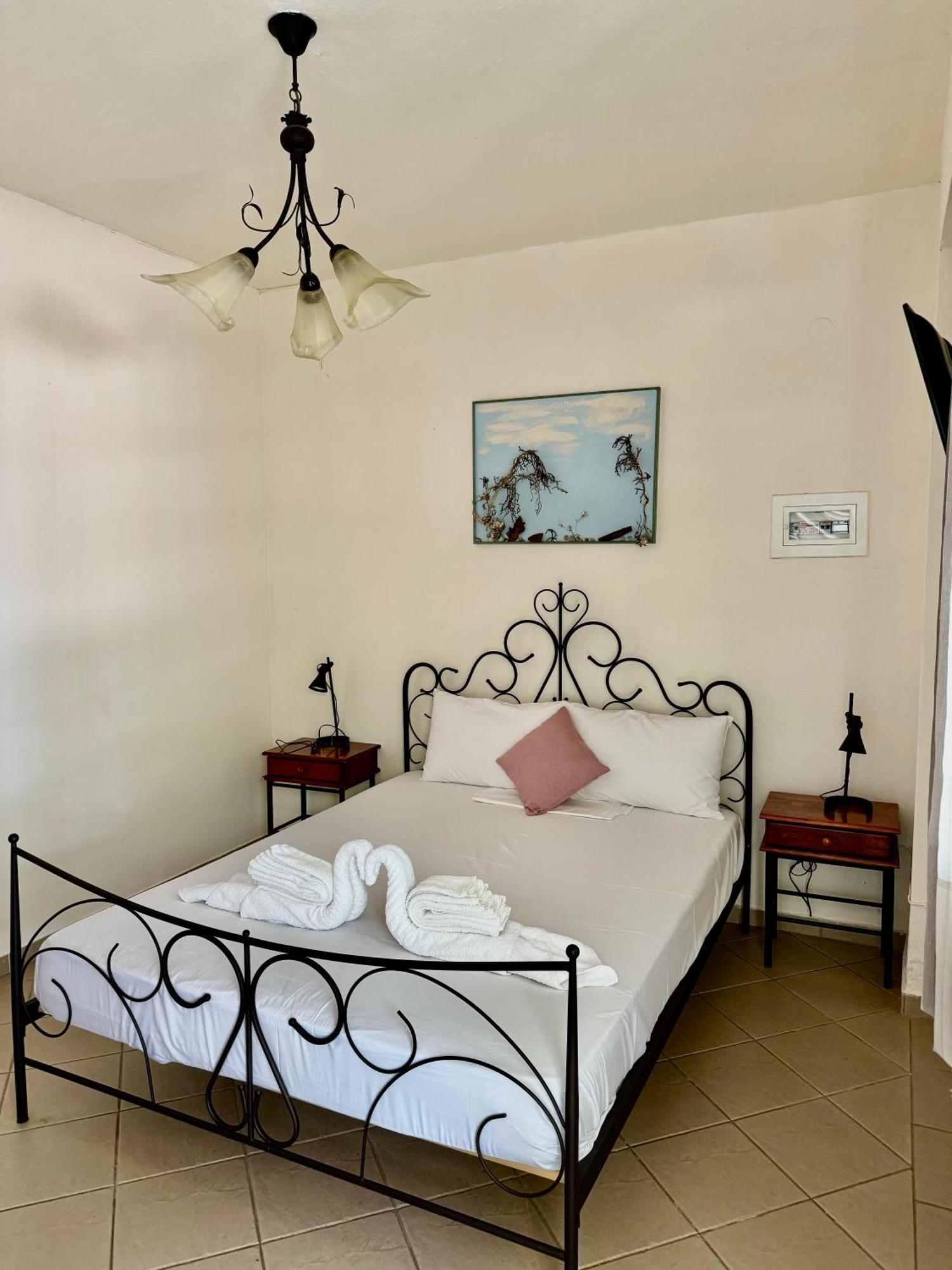 Dafnes Rooms Fourka Exterior photo