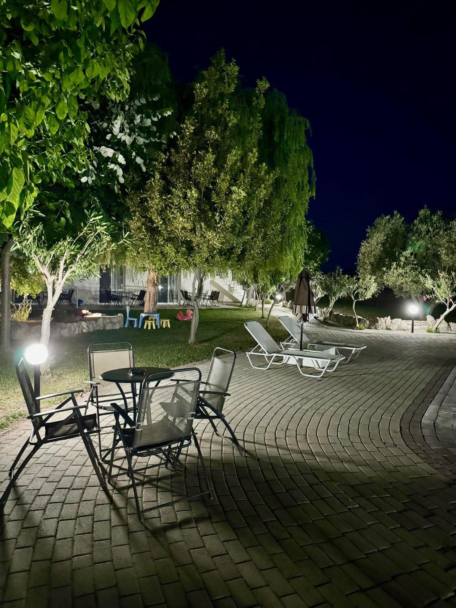 Dafnes Rooms Fourka Exterior photo